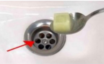 Bacite ga u sudoper i odvod se više nikada neće začepiti! (Neverovatno)