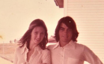 Posle majčine sahrane našla sam fotografiju koja me proganja 12 godina: “Pored nje muškarac, a u rukama…”