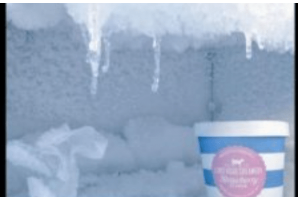 AKO VAM SE LED NAKUPLJA U ZAMRZIVAČU, SAMO UBACITE OVU NAMIRNICU: Nestaće kao rukom odnešen