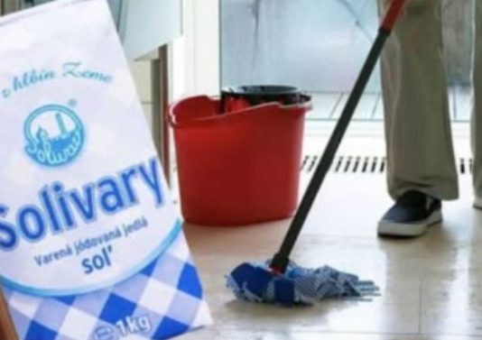 Razlog zašto iskusne domaćice peru podove OBIČNOM SOLJU: Probala sam JEDNOM i nikada više neću ni na koji drugi način!