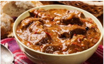 Recept za najbolji vojvođanski gulaš, svi kažu da je mnogo ukusniji od mađarskog: Poseban šmek mu daje 1 sastojak