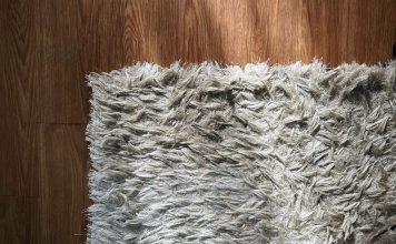 Vaš tepih izgleda spljošteno? Evo kako da ponovo bude pahuljast kao nov