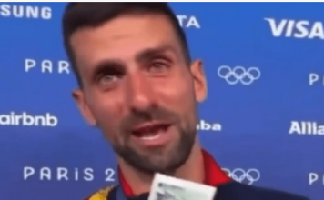 Novinar dao Novaku Đokoviću ovu fotografiju i slavni Srbin je odmah zaplakao!!Pogledajte samo šta se nalazi na fotografiji…