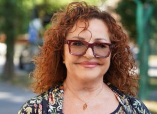 Da li se ovako oblači žena u šezdesetim? Ana Bekuta novim stajlingom izazvala haos na Instagramu, da li biste vi nosili ovo na glavi? (FOTO)