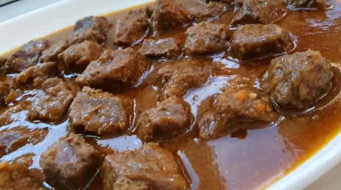 ČUVENI KUHAR OTKRIO RECEPT ZA PRAVI GULAŠ: Zbog 1 sastojka meso bude mekano kao duša, a saft preukusan