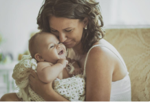 Oženjenom čoveku je rodila bebu koju su joj braća oduzela: 60 godina nije znala šta se desilo malenoj Olji, a onda stiže poziv koji menja sve