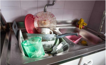 8 psiholoških problema koje otkriva nered u kući: Evo na šta ukazuje prljava kuhinja, prašina…