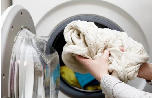 NE TREBA VAM PEGLA VIŠE – SAMO OVO UBACITE U VEŠ MAŠINU: Odjeća će biti kao da je opeglana