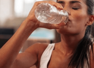 NAJZGODNIJA ŽENA OTKRILA TRIK: Pijte vodu na ovaj način i KILOGRAMI SE SAMI TOPE