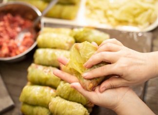 Samo ovako se pravi zaprška za sarmu: Kuhar otkrio caku zbog koje miriše kao kod bake