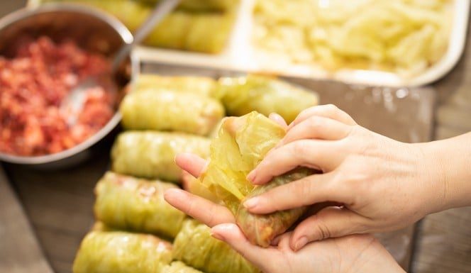 Samo ovako se pravi zaprška za sarmu: Kuhar otkrio caku zbog koje miriše kao kod bake