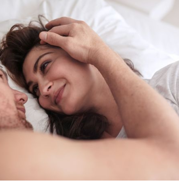 Šta znači kada te muškarac gleda u oči tijekom intimnog odnosa?