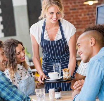 Šta znači kada gost pomaže konobaru da pokupi tanjire sa stola, prema psihologiji?