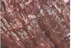 Kupila sam meso u prodavnici i u njemu našla neobičan predmet: bila sam veoma iznenađena što nešto takvo može da se nađe u proizvodu.