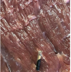 Kupila sam meso u prodavnici i u njemu našla neobičan predmet: bila sam veoma iznenađena što nešto takvo može da se nađe u proizvodu.