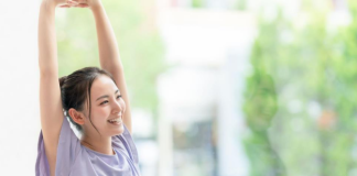 Japanska vežba za ravan stomak traje 1 minut: Popravlja držanje i sužava struk, a ne pomerate se s mesta