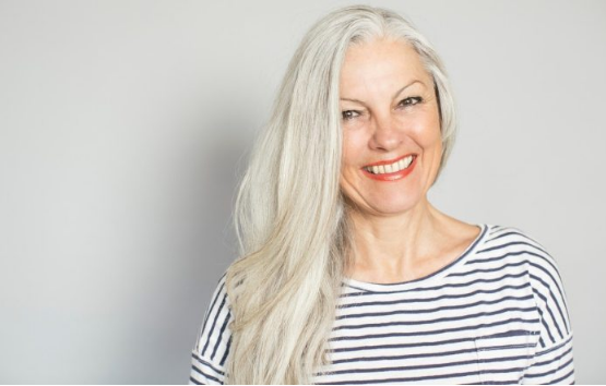 ŽENA POSLIJE 5O. GODINE NE TREBA DA IH NOSI: Izbacite 3 stvari iz GARDEROBE i bićete ODMAH mlađe za deceniju