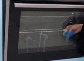 NE MORATE SKIDATI STAKLO! Evo kako da očistite fleke između duplih stakala rerne: ŽENA PODIJELILA TRIK NA DRUŠTVENIM MREŽAMA