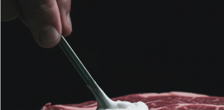 Puljanin kupio meso iz kojeg je iscurilo nešto odvratno, pogledajte sami FOTO