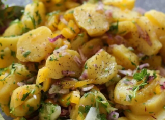 Za ovu krompir salatu svi traže recept: Pravi se potpuno drugačije, a ukus obara s nogu