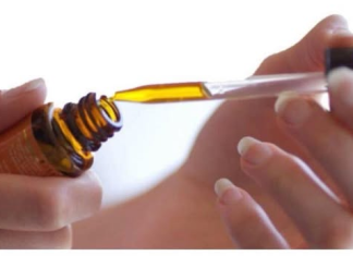 Svaka apoteka ima ovo jeftino ULJE: Ali ono ima UPOTREBU koju većina ljudi ne zna!