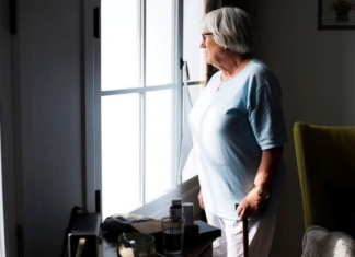 Što čeka usamljenu ženu u starosti: 3 važne riječi Paula Coelha