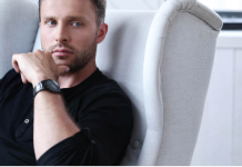 Nije to navika, već opsesija koju ne zna sakriti. Ovih 8 jasnih znakova pokazuje da ste mu stalno u mislima