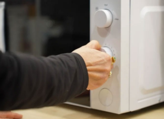 JESTE LI ZNALI DA MIKROVALNA NE SLUŽI SAMO ZA GRIJANJE HRANE: Možete iskoristiti za ovih 7 stvari, probajte!