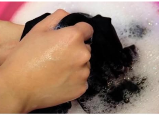 Tamni veš potopite u OMILJENO PIĆE MNOGIMA i boja će biti kao nova: Jeftino i bez hemije, ODLIČNO!