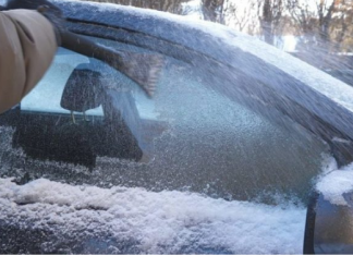 Poprskajte ovo uveče po šoferšajbi i ujutro neće biti zaleđena: Trik zlata vrijedan