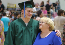 Smijali su se mojoj majci godinama, a onda sam im na maturi rekao istinu koju nisu mogli podnijeti