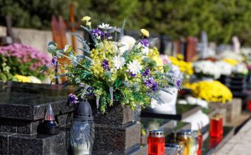 Šta nikako ne valja nositi na groblju: Sveštenik otkriva koju grešku Srbi prave, a nisu ni svesni šta vreme čine