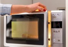 5 MJESTA U KUHINJI NA KOJA NIKADA NE BISTE TREBALI STAVLJATI MIKROVALNU PEĆNICU