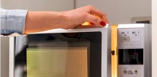 5 MJESTA U KUHINJI NA KOJA NIKADA NE BISTE TREBALI STAVLJATI MIKROVALNU PEĆNICU