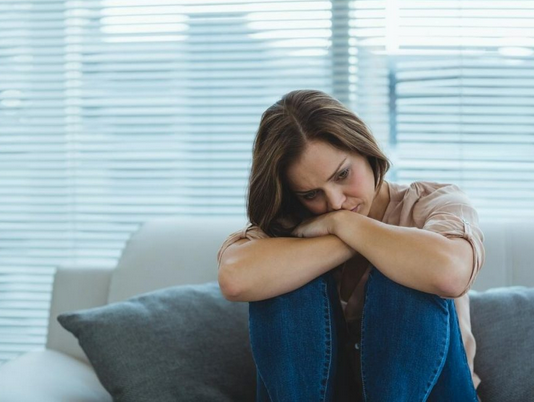 Duboko nesretnu ženu je lako prepoznati, samo obratite pažnju na ovih 6 stvari i sve će vam biti jasno