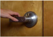 Da li i vi zatvarate vrata spavaće sobe noću dok spavate? Evo zašto je to važno!