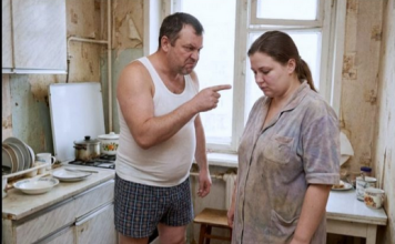 „Pakuj se i idi u selo kod svojih svinja koje su ti ostale u nasledstvo!“ — smeškao se muž, izbacujući Dašu iz kuće. Ali, nakon godinu dana, čuvši za nju u vijestima, odmah je otišao u selo i ODUŠEVIO SE onim što je video…