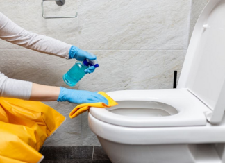 Ubacite kesicu ovog začina u WC-šolju: Preko noći otapa naslage i prljavštinu