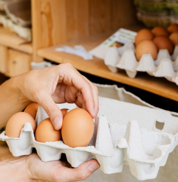 AKO VIDITE OVAKVA JAJA, NE KUPUJTE IH NI DA SU U POLA CENE! Svi gledaju u ROK TRAJANJA i DATUM, a TO NIJE SVE