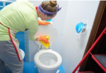 Uz ovaj jednostavan i jeftin trik kupatilo će vam blistati očas posla