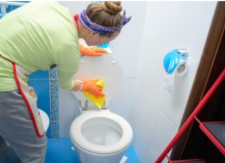 Uz ovaj jednostavan i jeftin trik kupatilo će vam blistati očas posla