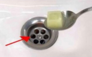 Bacite ga u sudoper i odvod se više nikada neće začepiti! (Neverovatno)