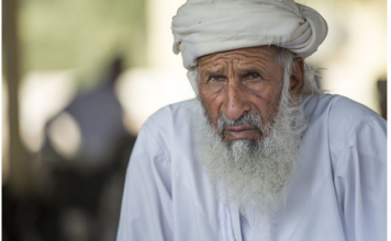 “Kad ti sin odraste, ponašaj se prema njemu ovako i biće uz tebe u starosti”: 4 mudra arapska saveta koja će vezati decu za vas