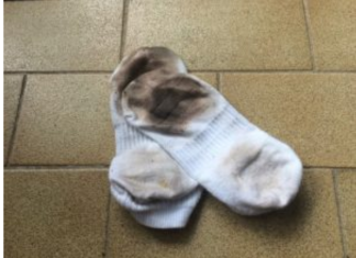 Izbeljivač je stvar prošlosti: Čarape će biti bele kao sneg ako ih operete sa 1 namirnicom