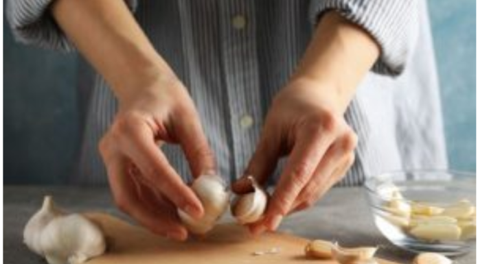 Ova greška sa belim lukom može izazvati ozbiljne probleme: Lekari upozoravaju da ovako ne sme da se jede