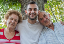 “Javno se odričemo našeg sina, on, zajedno sa snajkom, za nas više jednostavno ne postoji”: Roditelji se odrekli sina preko novina a njegova reakcija šokira