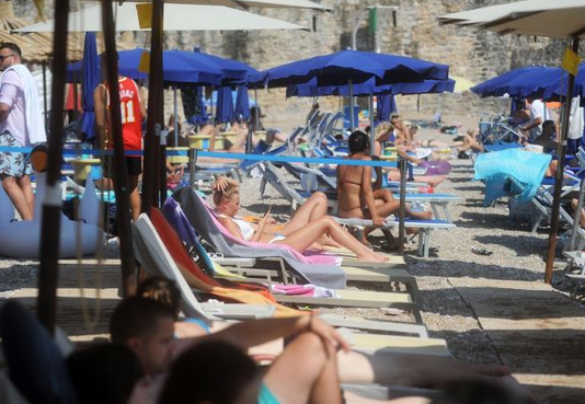 Ovako Balkanci štite stvari na plaži od lopova: Ljudi umiru od smeha, a fora uspeva godinama unazad