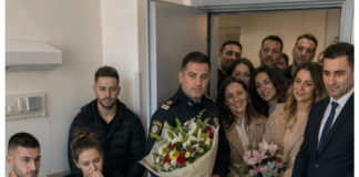 Starac kojeg su sinovi ostavili samog u bolnici već je potpisao “posljednje papire”, ali kad je liječnik otvorio vrata i doveo ljude s cvijećem, istina je slomila cijelu obitelj
