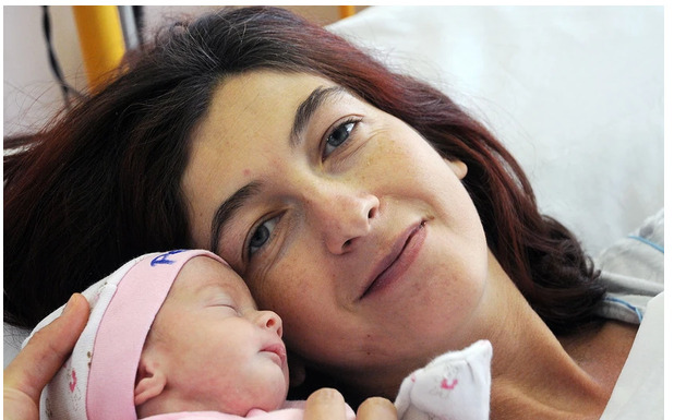 JELENA JE ODBILA LEČENJE KAKO BI RODILA SINA! 40 DANA OD POROĐAJA ONA UMlRE: Evo kako sada živi njen muž i sin