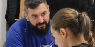 “KAKO, BONA, PUTA TRI?”, BOSANAC UČI KĆERKU MATEMATIKU: Snimak postao hit, traume iz djetinjstva same naviru! “KAKO, BONA, PUTA TRI?”, BOSANAC UČI KĆERKU MATEMATIKU: Snimak postao hit, traume iz djetinjstva same naviru! - featured image